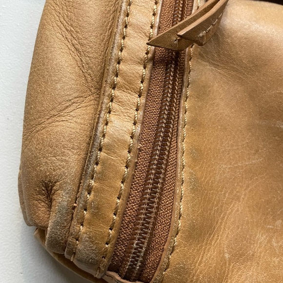 Fossil Camel Brown Leather Sling Crossbody Shoulder messenger bag - Picture 4 of 15